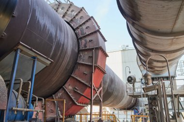 Beton karıştırma kulesi. İnşaat tesisi kavramı.