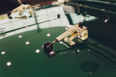 Serseri, Sportif detaylar. Kaput monte etme otomatik.