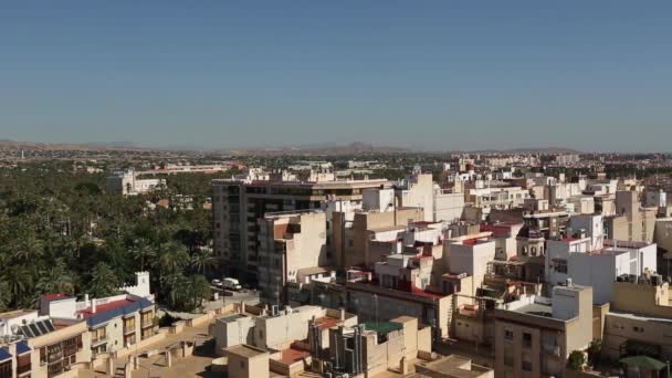 Elche şehri, İspanya. Yükseklerden evlerin manzarası. — Stok video