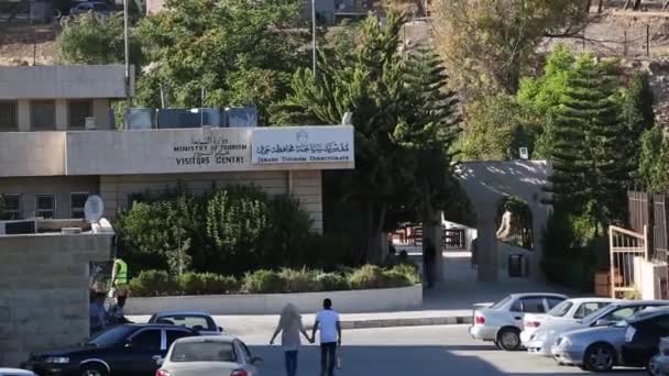 JARASH, JORDAN - NOVEMBER 2018: 중동, 요르단의 수도 암만의 현 대도시 중심지의 모습". — 비디오