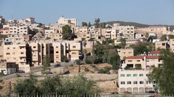 JARASH, JORDAN - 21 Kasım 2018: Ürdün, Ortadoğu 'nun başkenti Amman' ın modern şehir merkezi". — Stok video