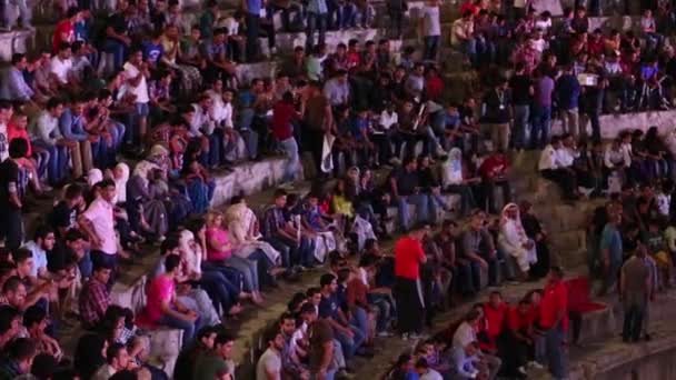 AMMAN, GIORDANIA - 12 MARZO 2018: Teatro Sud il 12 ottobre 2012 a Jerash, Giordania. South Theater è un teatro arena che può ospitare fino a 3000 persone e oggi è utilizzato per concerti e produzioni musicali. — Video Stock