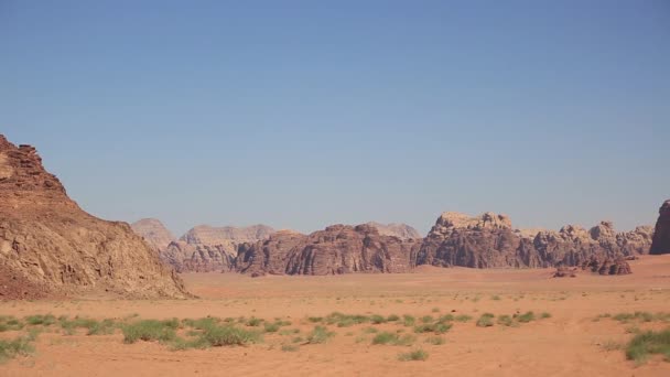 Bella vista del deserto Wadi Rum nel Regno hascemita di Giordania, noto anche come La Valle della Luna. — Video Stock