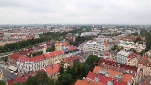 Vista desde arriba desde la plataforma de observación del castillo real en las calles antiguas. Zona de la ciudad vieja. Praga, República Checa. — Vídeo de stock