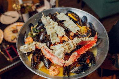 Taze çiğ çamur yengeci, tırtıklı çamur yengeci Scylla serrata aşçı için hazır..