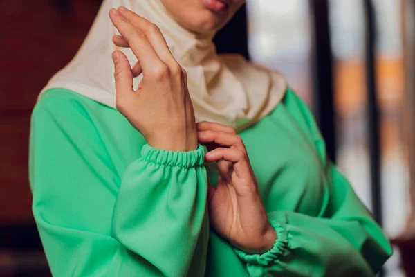 Tesksture e detalhes de roupas femininas muçulmanas. — Fotografia de Stock