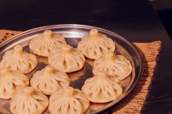 Georgian khinkali with spices on a wooden tray. macro.. — Stock Photo, Image