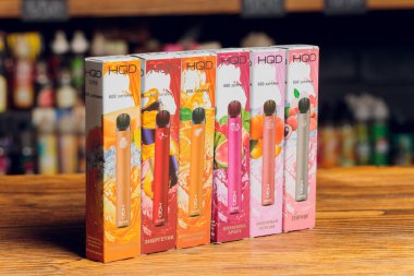 Ufa, Rusya, Vape Shop, 3 Temmuz 2020: Buharlı kalem, elektronik sigara veya sigara modu, e sigara, e