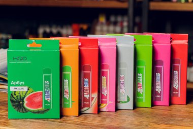 Ufa, Rusya, Vape Shop, 3 Temmuz 2020: Buharlı kalem, elektronik sigara veya sigara modu, e sigara, e