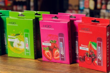 Ufa, Rusya, Vape Shop, 3 Temmuz 2020: Buharlı kalem, elektronik sigara veya sigara modu, e sigara, e