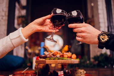 İçkili kadehler ve kadeh kaldırma, parti.