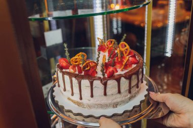 Çilekli ve vanilyalı krema. Seçici odak.