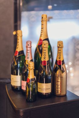 UFA, RUSSIA - 25 Temmuz 2020: Veuve Clicquot Brut Champagne ve Mo t Chandon Fransa İmparatorluk Şampanya Ürünleri.