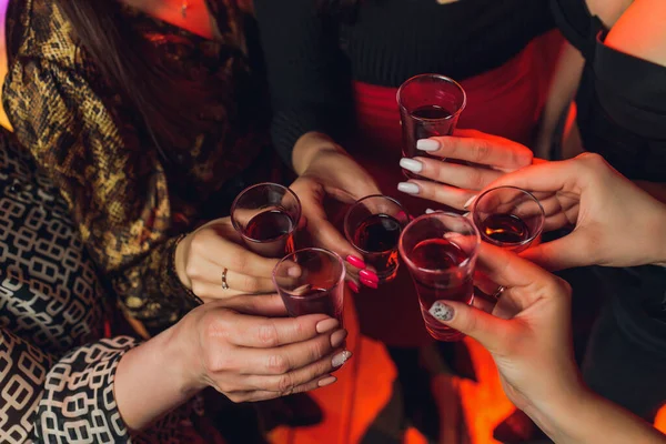 Clinking glasses with alcohol and toasting, party. — Stock Photo, Image