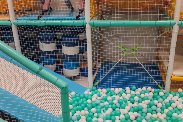 Kinderkamer ingericht met ballonnen klaar voor de vakantie, niemand. — Stockfoto