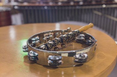 Bir tef veya tef resmi popüler geleneksel müzik enstrümanı.