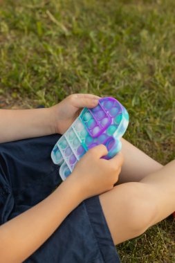 Rengarenk anti-stres oyuncakları. Kıpırdayın. Kıpırdayın. Stres karşıtı moda, oyuncağı patlatır. Gökkuşağı duyusal kıpırdaması. Yeni moda silikon oyuncak.