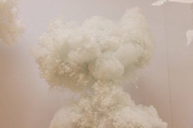 Dekor odasında yapay dekor bulutları.