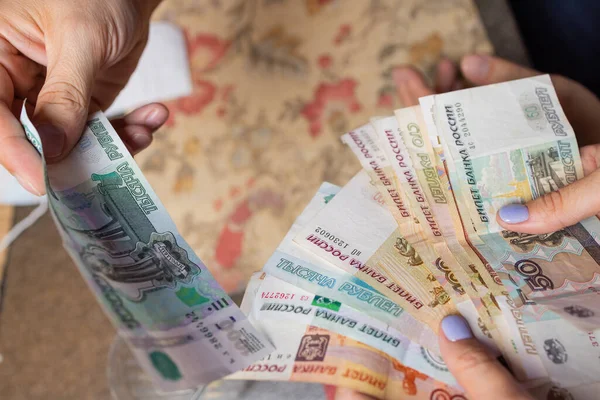 Russian rubles in the hand of a fan.male hand holding many of the Russian banknotes.The transfer of money.The isolated five-thousandth of Russian rubles denominations in a hand. — Stock Photo, Image