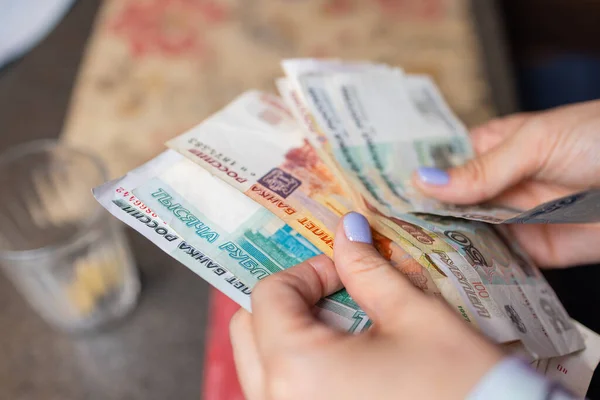 Russian rubles in the hand of a fan.male hand holding many of the Russian banknotes.The transfer of money.The isolated five-thousandth of Russian rubles denominations in a hand. — Stock Photo, Image