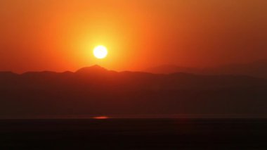 Afrika manzarası, Savannah Afrika 'da kırmızı gün batımı Dodoma Tanzanya Afrika.