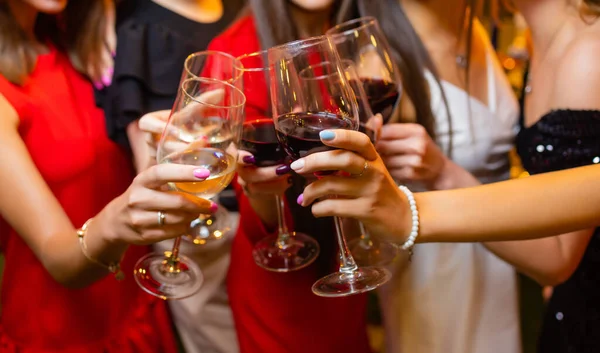 Clinking glasses with alcohol and toasting, party. — Stock Photo, Image