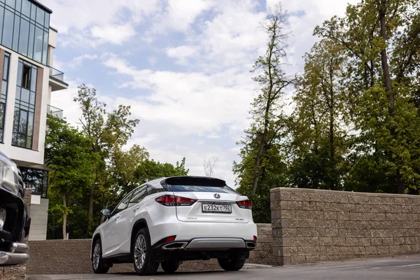 Ufa, Rússia - 13 de outubro de 2020: Um carro Lexus RX300 na rua da cidade. — Fotografia de Stock