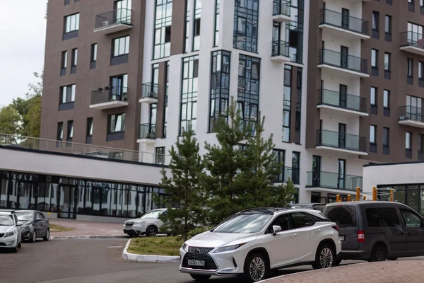 Ufa, Ryssland - 13 oktober 2020: En bil Lexus RX300 på stadens gata. — Stockfoto