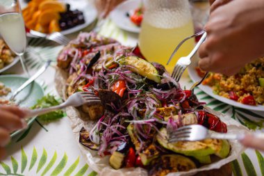 Kömür mangalının stok görüntüsü, canlı alevlerle kapatın..