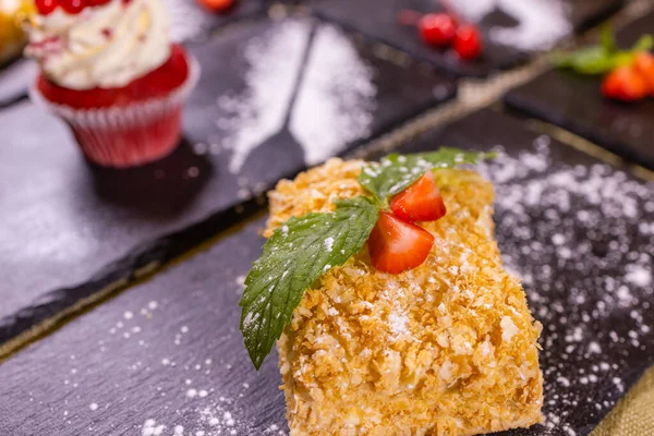 Şekerleme çeşitleri, farklı türde pasta ve tatlılar..