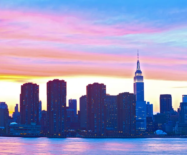 Nueva York EE.UU. colorido paisaje urbano de los edificios de Manhattan — Foto de Stock