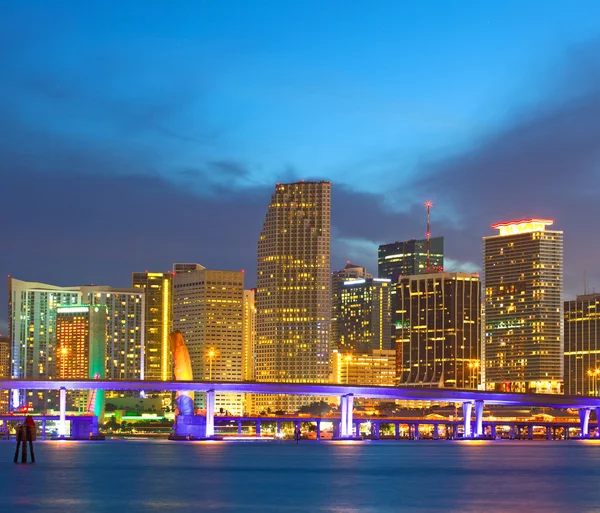 Miami florida usa, zachód lub wschód słońca nad panoramę śródmieścia — Zdjęcie stockowe