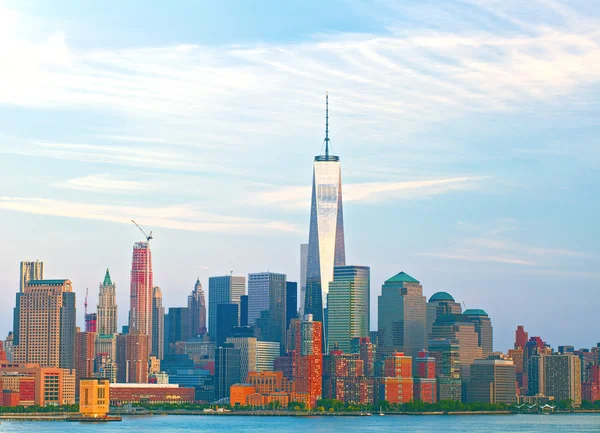 Ciudad de Nueva York skyline de edificios de negocios financieros — Foto de Stock