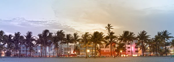 Miami beach vid solnedgången Royaltyfria Stockbilder