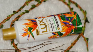 sabun şişesi lux sıvısı. editoryal ürün fotoğrafçılığı 