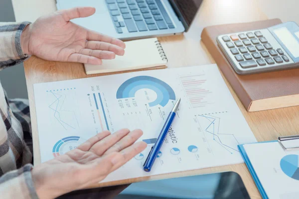 Empresários Que Trabalham Finanças Contabilidade Analisar Orçamento Gráfico Financeiro Planejamento — Fotografia de Stock