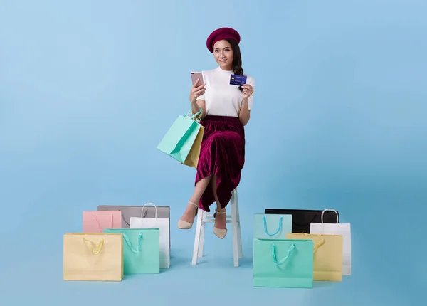 Belle Femme Asiatique Shopper Assis Portant Des Sacs Provisions Avec — Photo