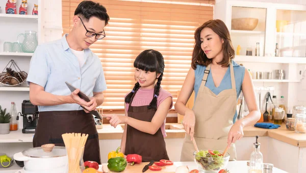 Asian Family Enjoy Cooking Salad Together Kitchen Room Home — Photo