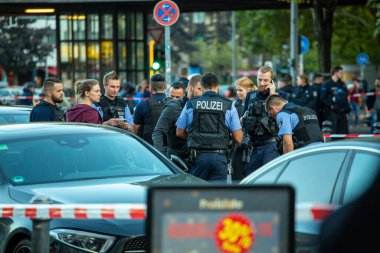 09 / 27 / 2018, Berlin, Almanya. Türkiye Cumhurbaşkanı Recep Tayyip Erdoğan 'ın resmi bir ziyaret için Almanya' da olduğu 27-29 Eylül 'de kentin sokaklarında polis.