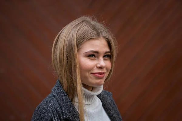 Straßenporträt Der Schönen Blondine — Stockfoto