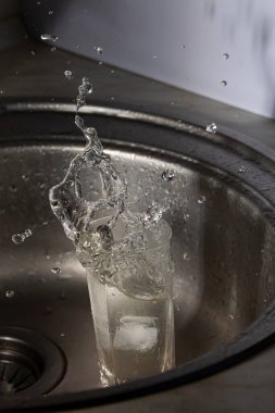 Bardakta bir damla su