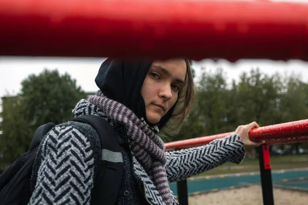 Teenager Herbstkleidung Auf Einer Straße Der Stadt — Stockfoto