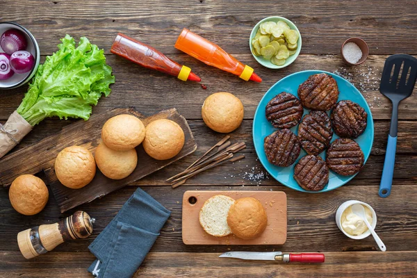 Process Making Juicy Burger — Stock Photo, Image