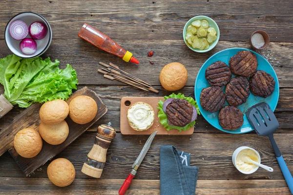 Process Making Juicy Burger — Stock Photo, Image