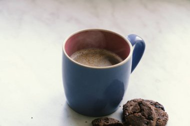 Pazar öğleden sonra atıştırmalık kahve ve çikolatalı kurabiye..