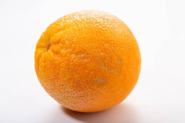 Beyaz arkaplanda turuncu izole edilmiş