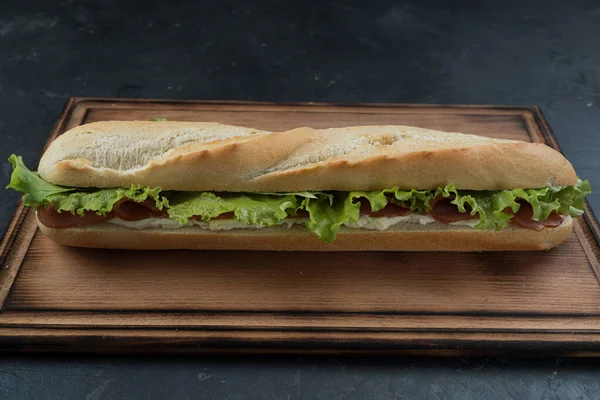 Leckeres Schinken Gemüse Sandwich — Stockfoto