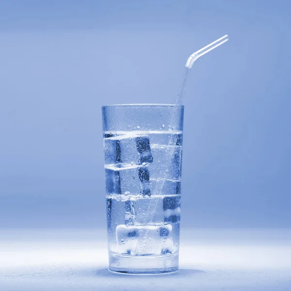 Agua Clara Con Hielo Vaso — Foto de Stock