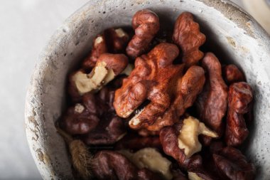 Lezzetli ceviz çekirdekleri kapanıyor