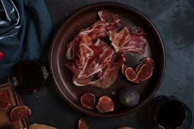 Jambonlu şarap ve Tapas.